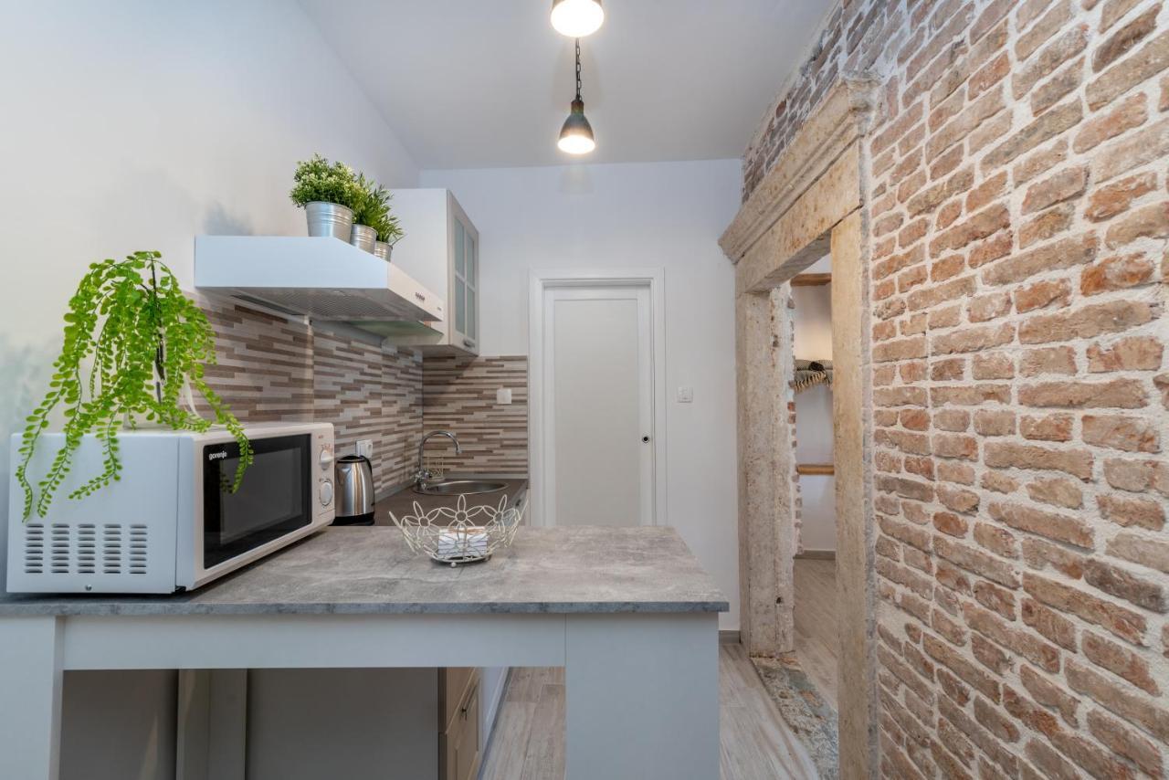 Studios Kadena Trogir - 18Th Century Stone House Luaran gambar